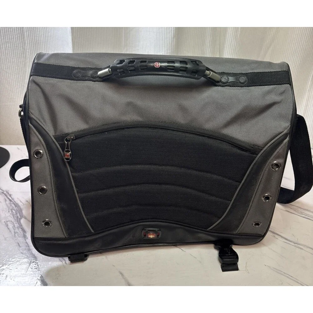 SwissGear Large Laptop Bag & Messenger 17x15x5 in With 14 Pockets. Used & Good.